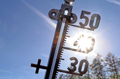 Ein Thermometer als Symbolfoto fürs Wetter