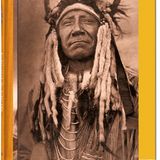 "The North American Indian" von Edward S. Curtis (Fotograf) und Peter Walther (Autor), Taschen Verlag, 696 Seiten in Englisch, Deutsch, Französisch, im Schuber, 100 Euro, hier bestellbar.