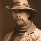 Edward Curtis mit Hut, Bärtchen und Schnauzbart