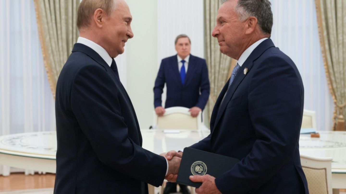 Putin (links) und Witkoff im Kreml