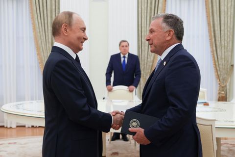 Donald Trumps Gesandter Steve Witkoff und Russlands Wladimir Putin