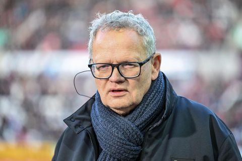 Mit über 70 berichtet Ulli Potofski noch am Spielfeldrand
