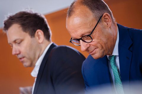 Deutschlandticket: Kanzler Merz (r.) und sein Vize Klingbeil nach der Marathon-Sitzung.