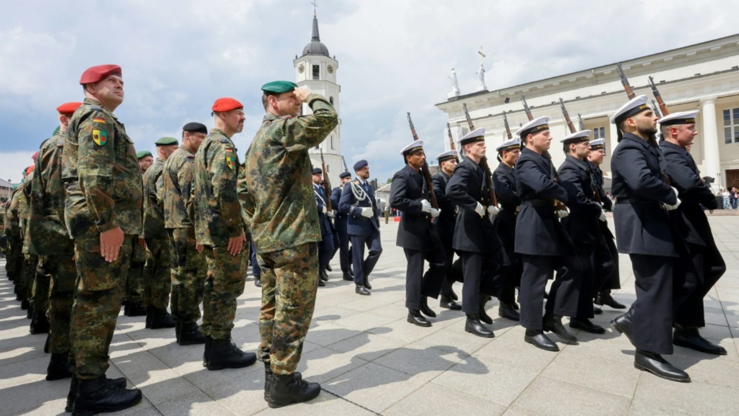 Bundeswehrsoldaten bei Zeremonie in Litauen