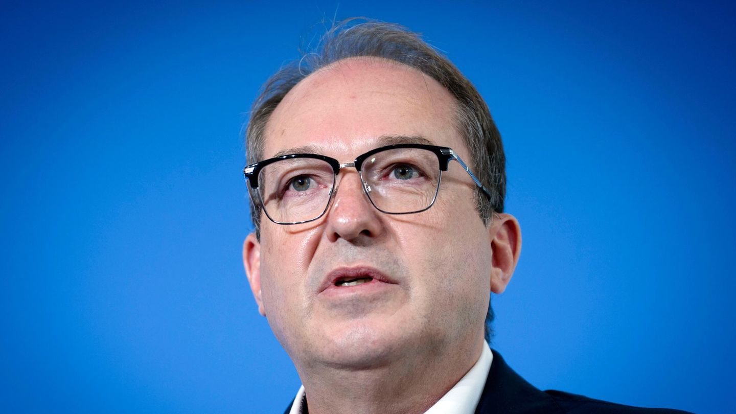 Dobrindt wants to extend border controls in Germany