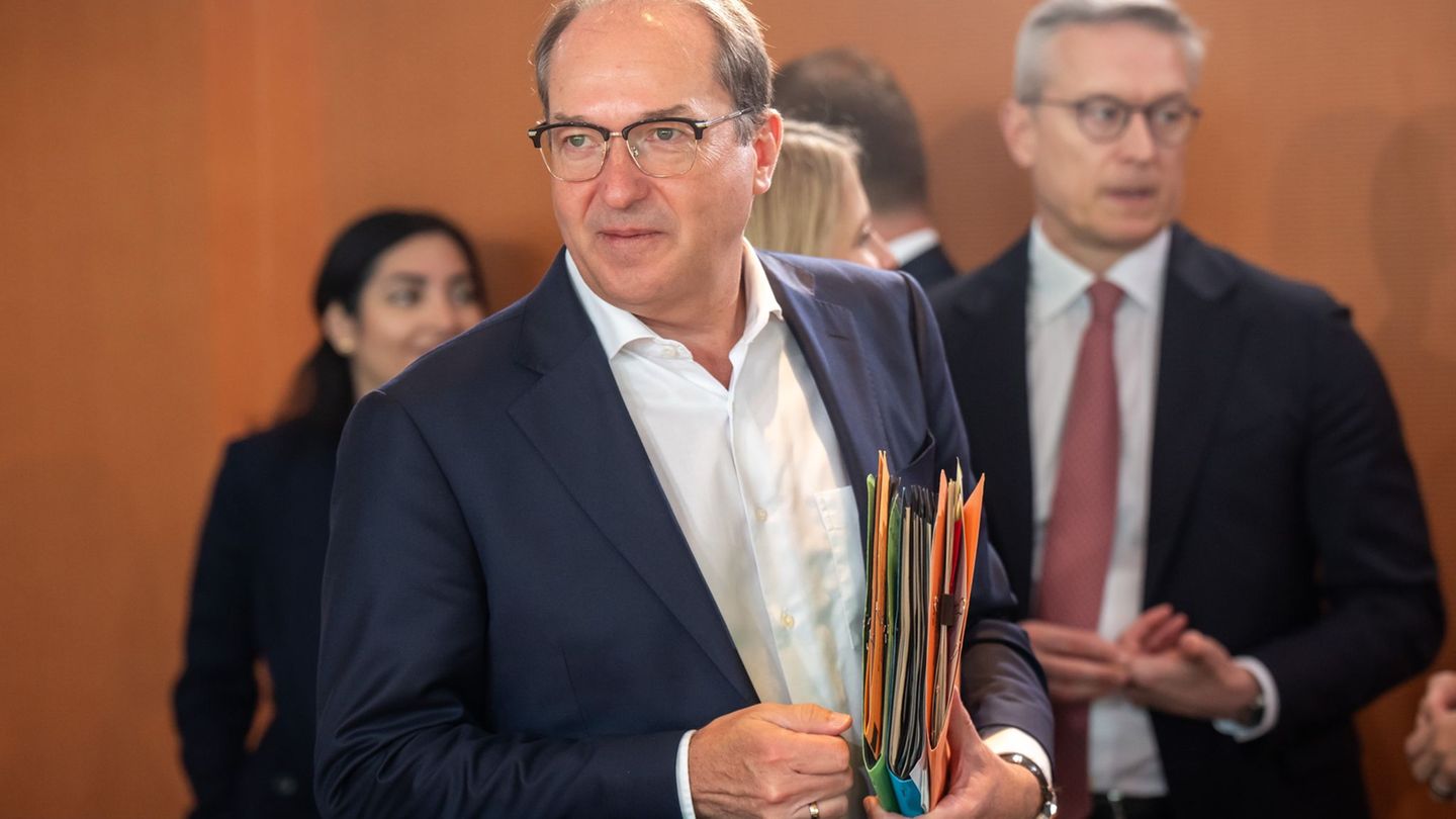 Migration policy: Dobrindt: We will maintain border controls