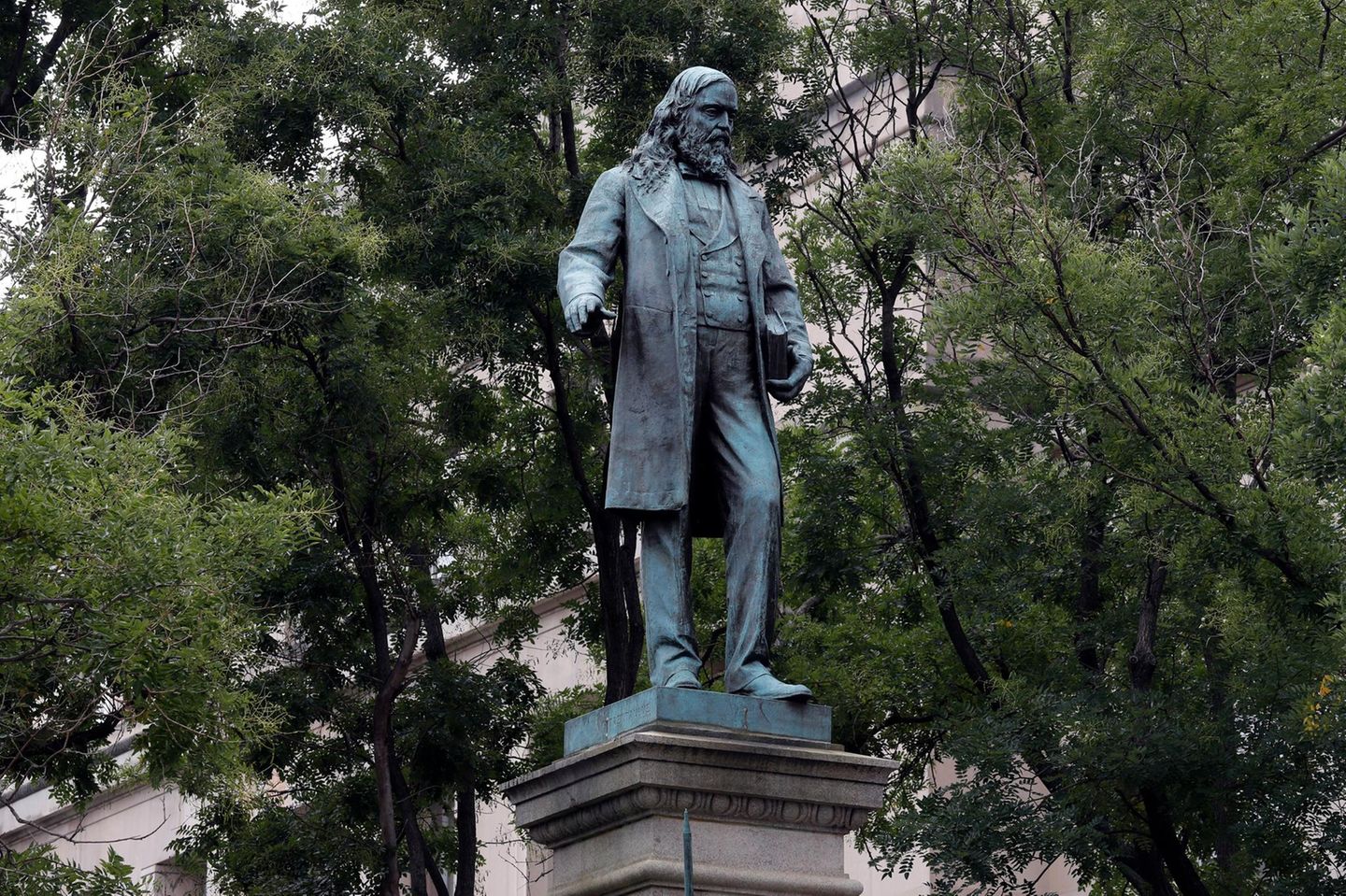 Statue Albert Pike