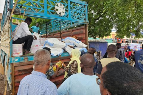 Hilfslieferung von Lebensmitteln im Sudan