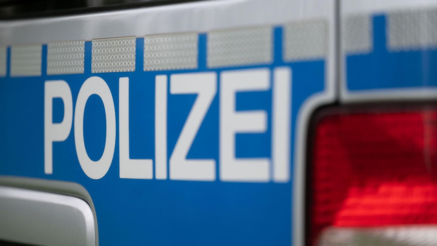 Die Polizei-Razzia soll bei einem AfD-Kommunalpolitiker aus Ludwigslust-Parchim stattgefunden haben (Symbolbild)
