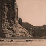 Navajo reiten durch den Canyon de Chelly