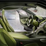 Das Innere und die Sitze des Bugatti Brouillard, sie sind erbsengrün