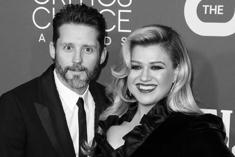 Schlüpfriges Video: Paris Hilton präsentiert sich nackt mit Schleife