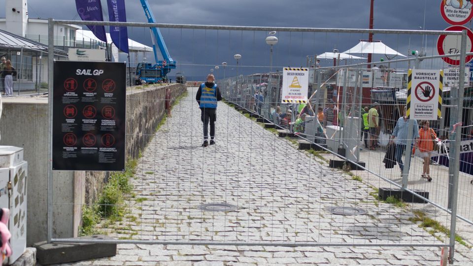 Sassnitz SailGP Zaun am Hafen