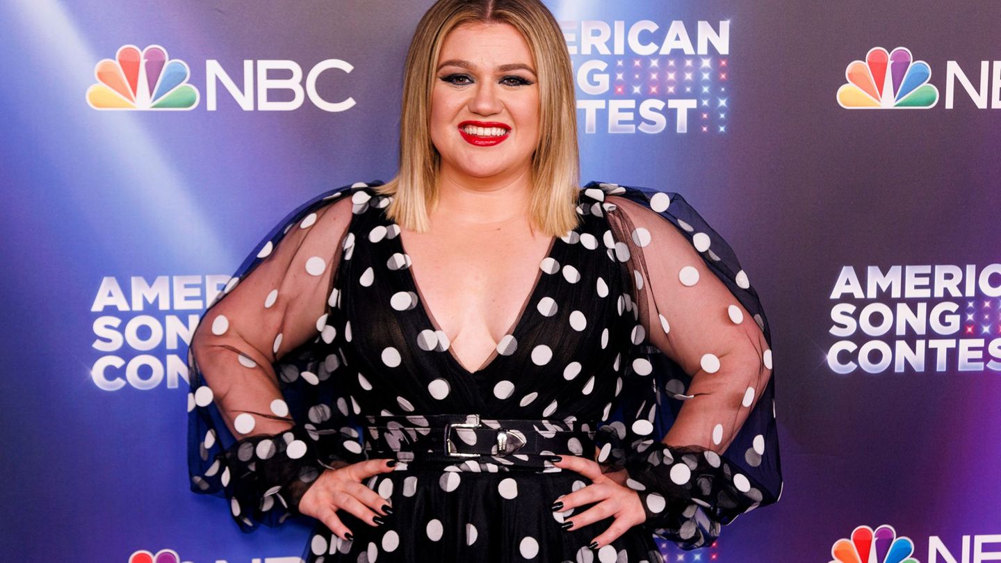 People: Ex -man died – Kelly Clarkson shifts concerts