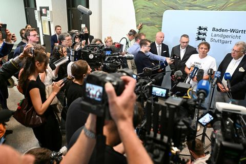 Ballweg vor Journalisten nach dem Urteil