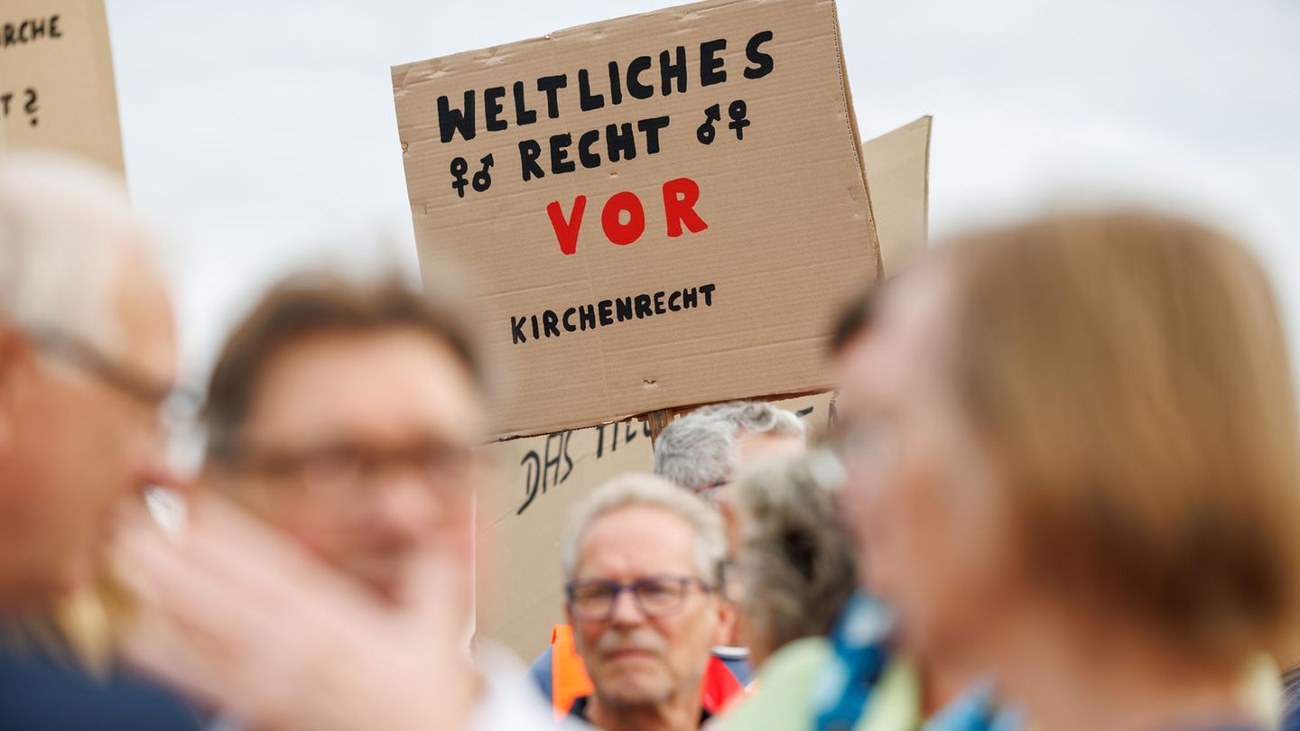 Chief physician against the church: “Heaven Hell hypocrisy”: Demo to Clinic abdominal prohibition