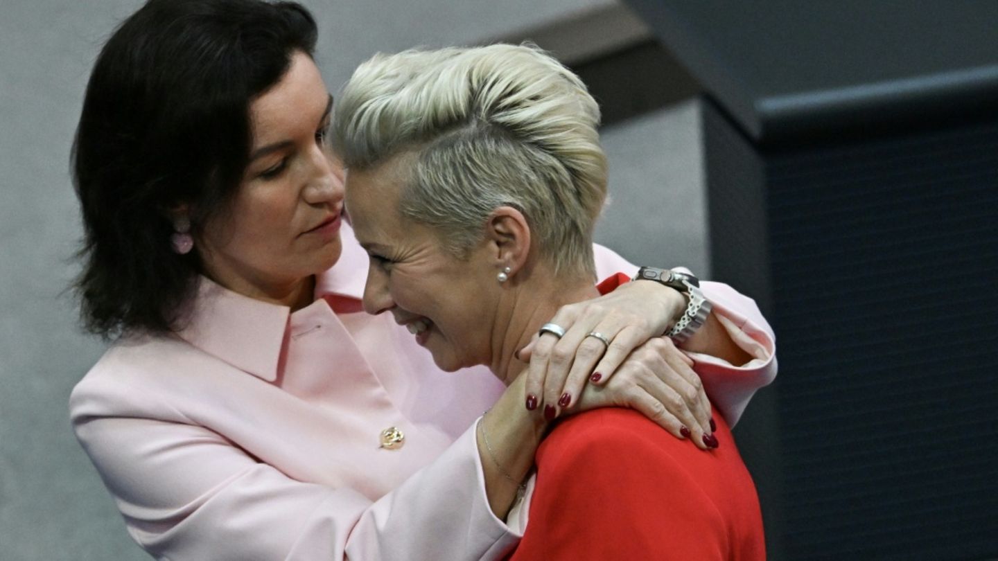 Silvia Breher (rechts) mit Dorothee Bär