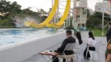 Ende Juni ging dieses offizielle Foto aus Nordkorea um die Welt: Hier nimmt der Diktator die Wasserrutschen persönlich ab