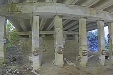 Russische Brücke mit Minen besetzt