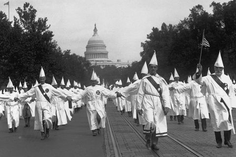 Ku-KLux-Klan Anhänger marschieren durch Washington