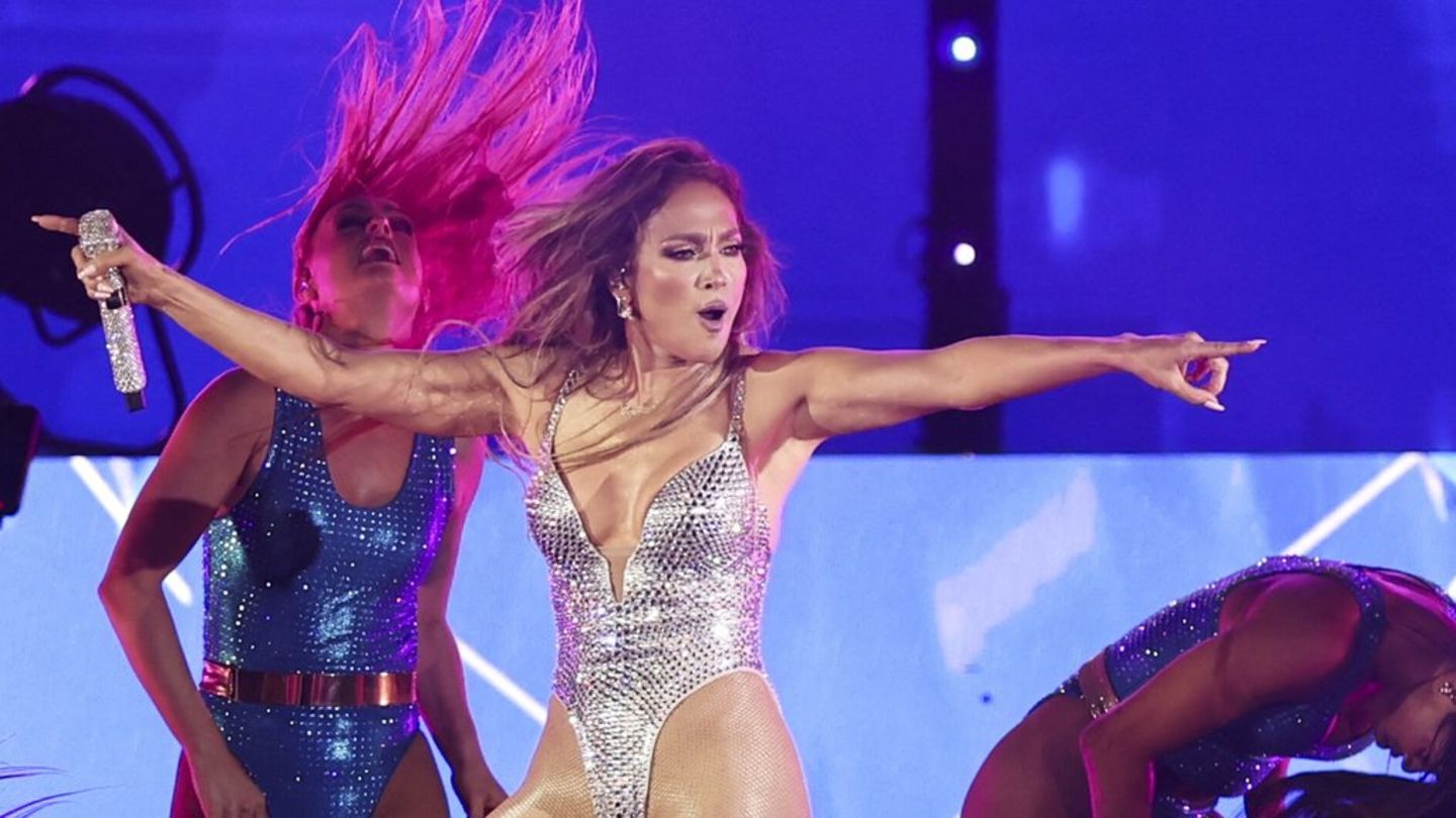 Jennifer Lopez: Boutique in Istanbul does not let her in