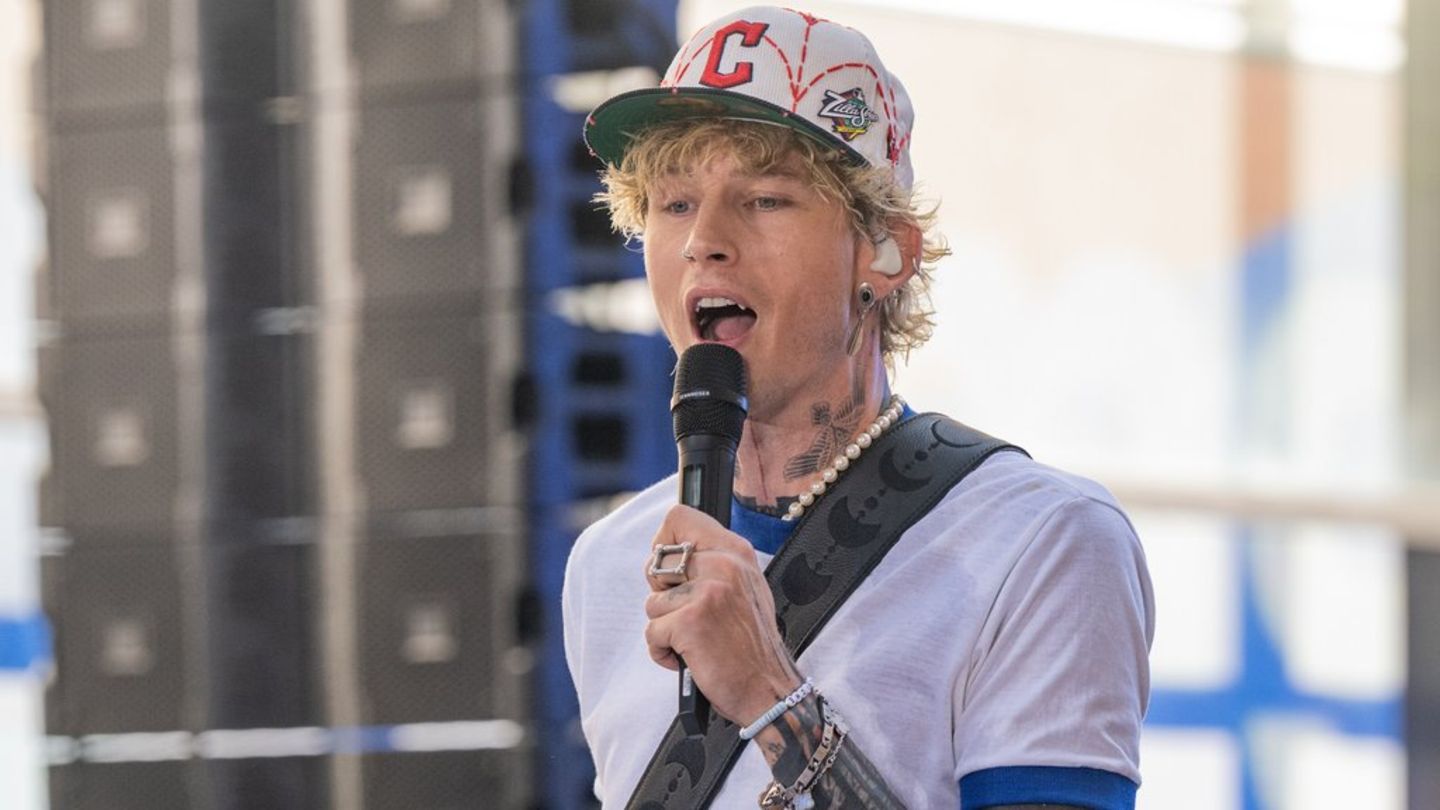 Machine Gun Kelly: He shocks his fans with eating dial