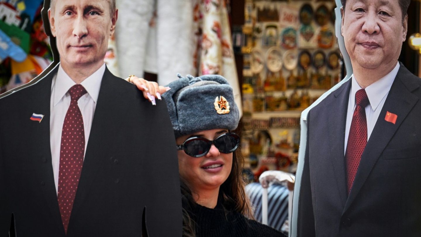 Pappaufsteller von Wladimir Putin und Xi Jinping