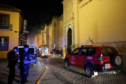 Löscharbeiten an der Moschee-Kathedrale von Córdoba