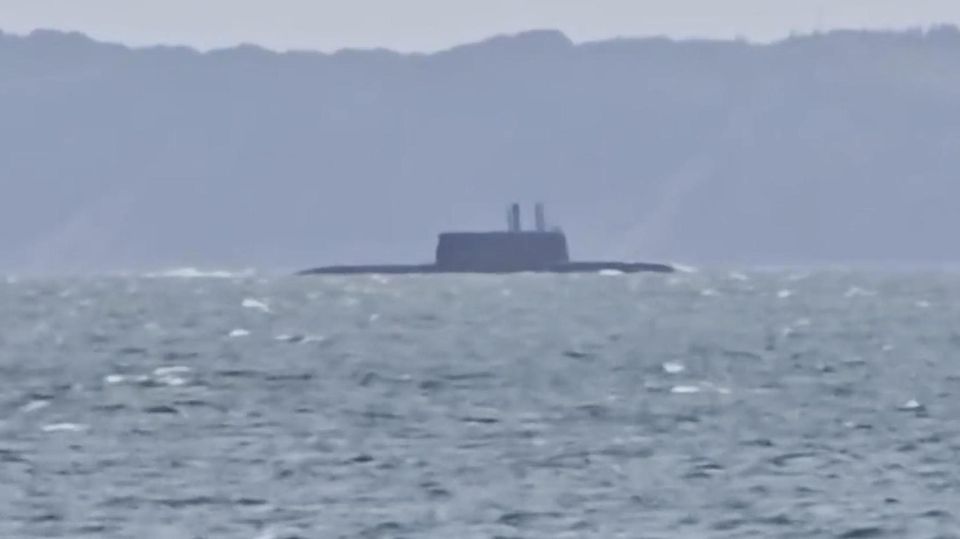 Unbekanntes U-Boot taucht plötzlich vor Rügen auf