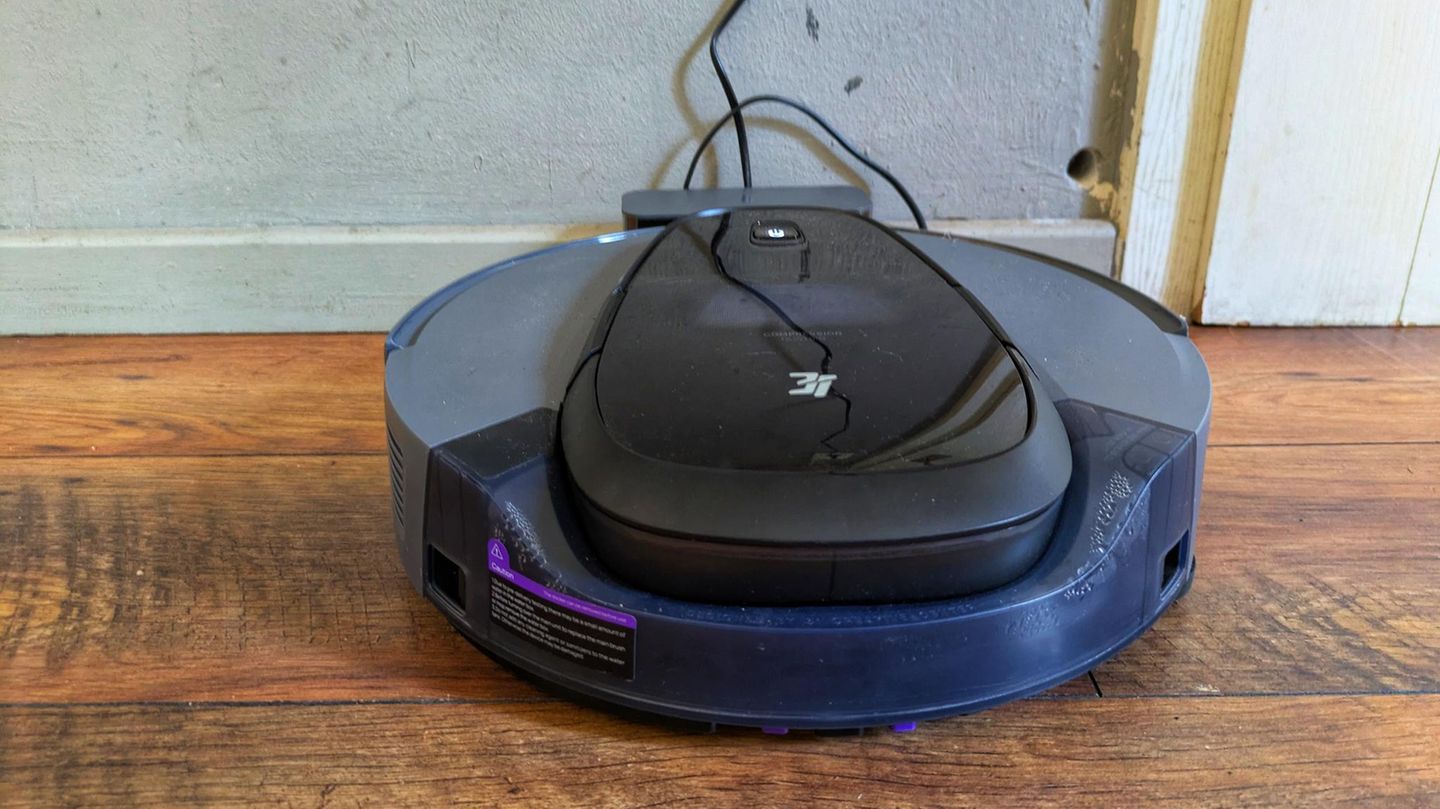 Der Saugroboter 3i G10+ passt sonst unter das Sofa - bietet aber nur eine rudimentäre Wischfunktion