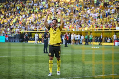 Mats Hummels winkt den BVB-Fans