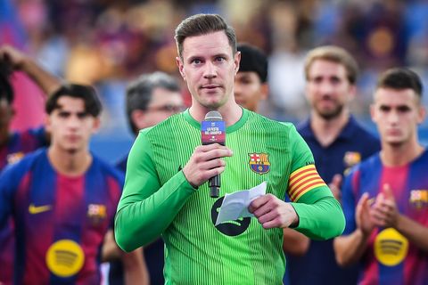 Barcas verletzter Torhüter Marc-André ter Stegen hält eine Rede