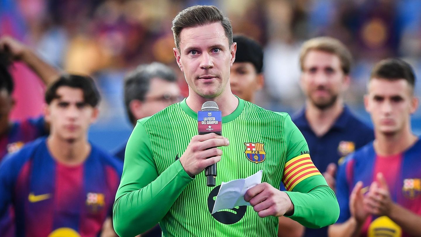 Barcas verletzter Torhüter Marc-André ter Stegen hält eine Rede