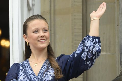 Prinzessin Isabella von Dänemark beim royalen Winken auf Schloss Amalienborg in Kopenhagen