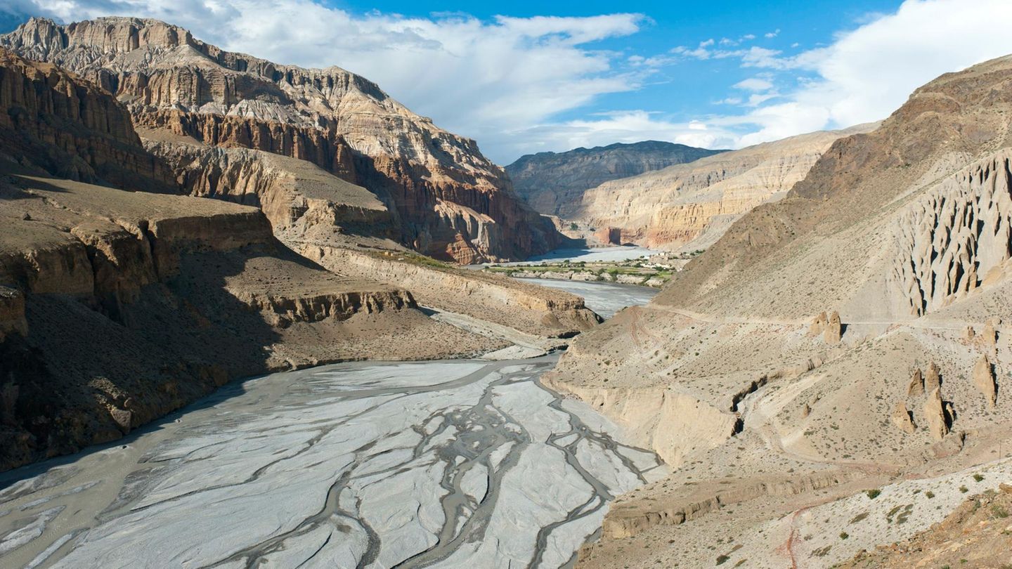 Fluss, der durch die Schluchten von Kali Gadaki fließt