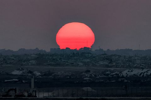 Sonnenuntergang über dem Gazastreifen am Sonntag