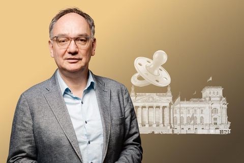 Mütter mit Mandat: Nico Fried vor einer Abbildung des Bundestags und einem Schnuller
