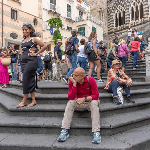 Italy: tourist masses in Amalfi