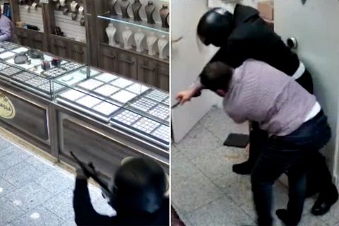 Sohn des überfallenden Juweliers steht hinter dem Tresen des Geschäfts, Gesicht und Kopf mit Kapuze versteckt.