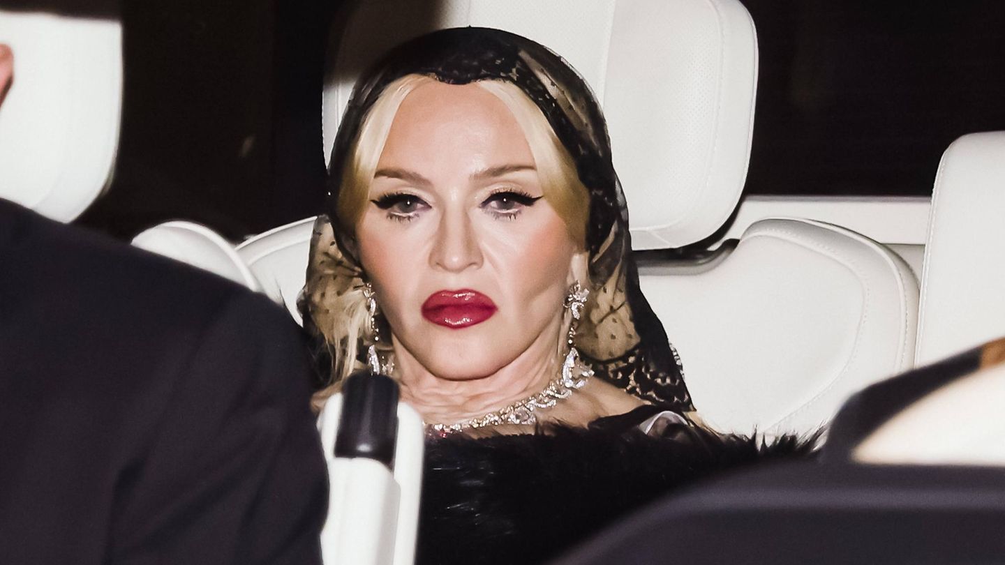 Madonna bit the Pope for a trip to the Gaza Strip