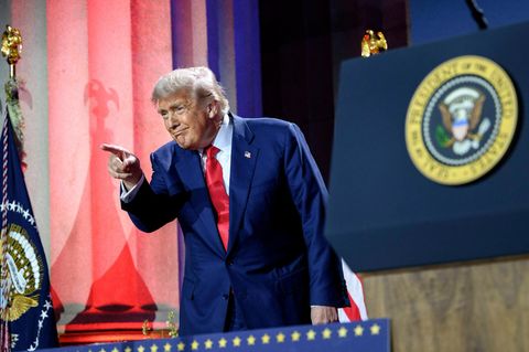 Donald Trump gestikuliert