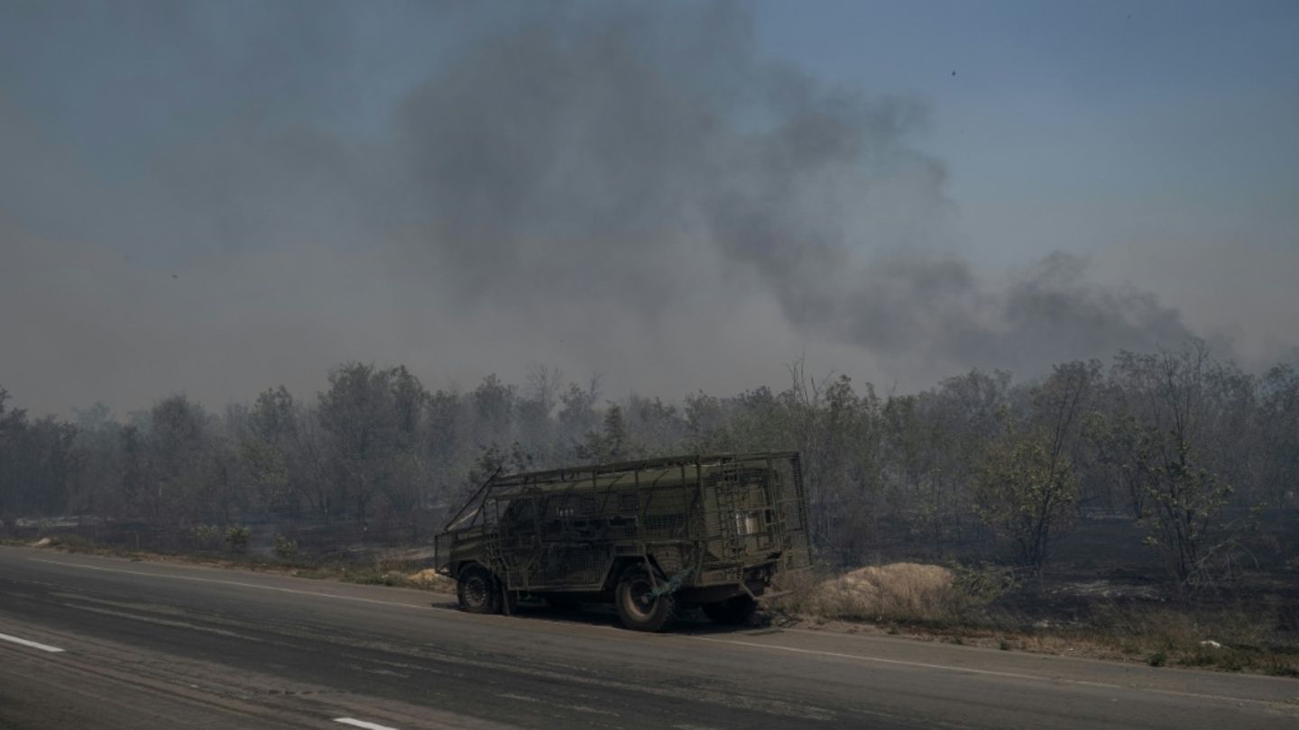 Ukrainisches Militärfahrzeug in der Region Donezk