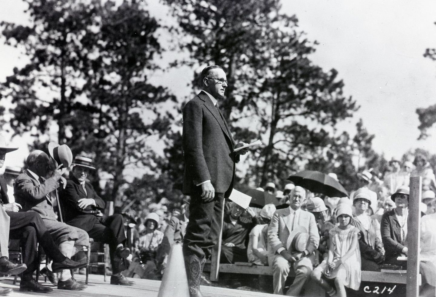 Präsident Calvin Coolidge spricht bei der Einweihung des Mount Rushmore National Memorial, 1927