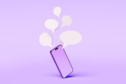 ChatGPT-5: Ein Handy mit Sprechblasen