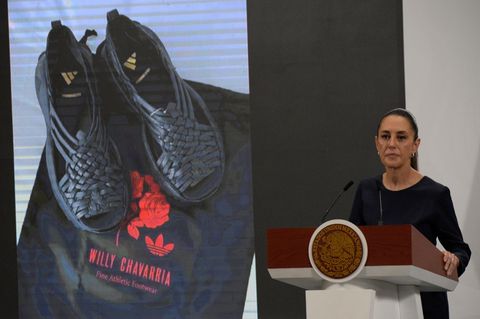 Mexikos Präsidentin Claudia Sheinbaum prangert die Sandalen von Adidas öffentlich an