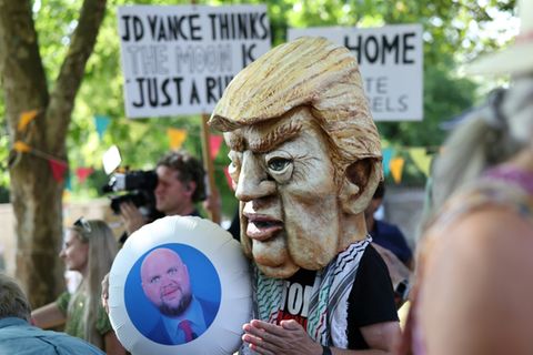 Proteste in Charlbury gegen US-Vize JD Vance
