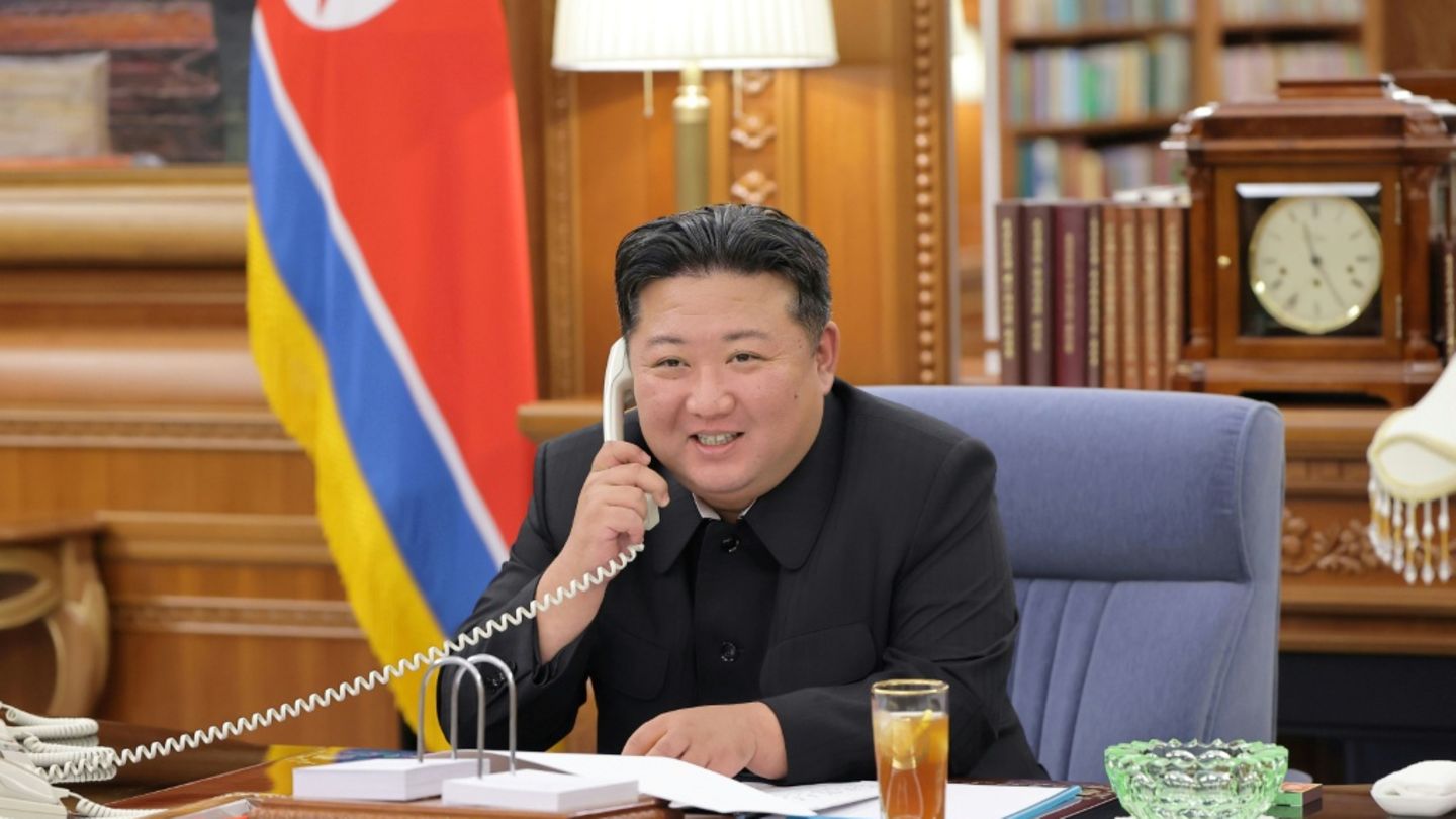 Kim Jong Un am Telefon