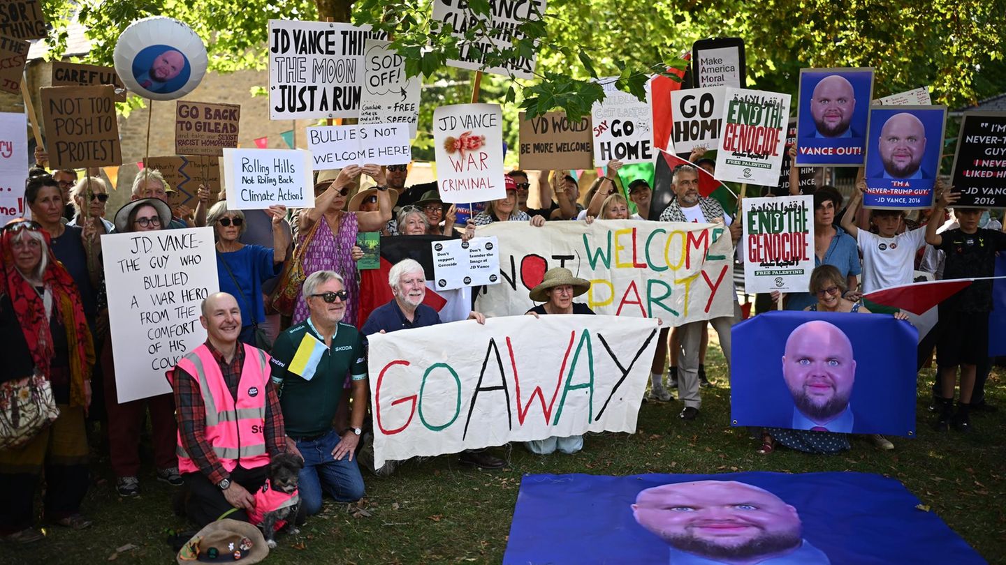 JD vance goes on vacation in England – protests in village