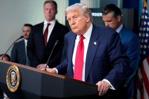 Donald Trump behauptet, es gebe "konzertierte und weit verbreitete Versuche, die Geschichte unseres Landes umzuschreiben"