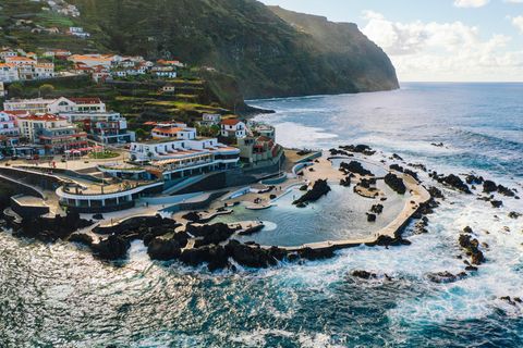 Porto Moniz mit Felsenpools am Meer
